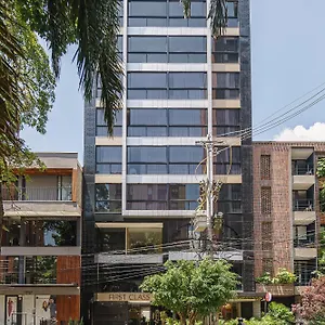 First Class 4*, Medellín Colombie